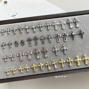 Accesorios para Uñas con Forma de Corazón de Kroos, Decoraciones para Uñas con Incrustaciones de Diamantes de Aleación, Estilo Punk Retro - Product Image 1