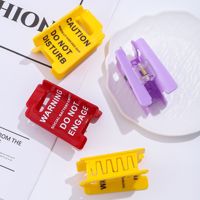 ODM/OEM Vente chaude transfrontalière Épingles à cheveux en acrylique avec signes d'avertissement amusants et originaux sur l'excitation excessive, boîte coulissante, cadeau de bureau, bijoux