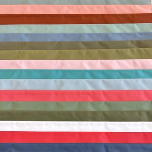 Tela de tafetán de poliéster 100% personalizada, ligera, resistente al agua, tejido laminado de tafetán 170T para ropa de niño y niña, forro recubierto - Product Image 3