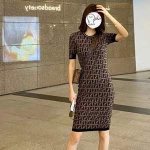 Robe d'été grande taille pour femme ronde, nouvelle robe en tricot rétro à lettres, pull pour femme ronde, coupe ajustée - Product Image 1