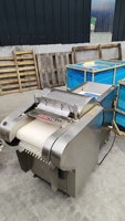 Automatische groente-chili naaldponsmachine voor het maken van gaten, machine voor het perforeren van verse en diepvriesbessen
