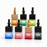 Diffuseur d'arômes en verre carré suspendu pour voiture, 8 ml, avec bouchon en bois, rechargeable, 7 couleurs, OEM ODM, vente en gros