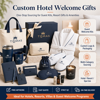 Ensemble de bienvenue personnalisé pour hôtel : peignoir, pantoufles, serviette, trousse de toilette, carte de bienvenue, carte de chambre, articles d'accueil