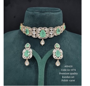 Ensemble de collier Kundan plaqué or 09420 avec boucles d'oreilles assorties pour femmes, bijoux pour occasions festives, mariage, fête - Product Image 1