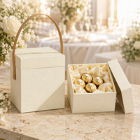 Boîte à dragées de luxe pour mariage avec doublure en soie satinée, logo gaufré en feuille d'or, couvercle et base en papier tissé avec poignée