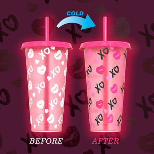 Nuevo diseño mágico regalo del Día de San Valentín brillo café frío vaso de plástico taza que cambia de color - Product Image 4