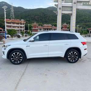 <span class=keywords><strong>Skoda</strong></span> <span class=keywords><strong>Kodiaq</strong></span> d'occasion <span class=keywords><strong>2022</strong></span> TSI330 7 places 2 roues motrices Édition Luxe SUV spacieux avec grand coffre pour les voyages en famille Sièges en cuir Voitures à essence - Product Image 2