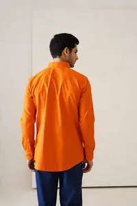 เสื้อเชิ้ตลำลองผ้าฝ้าย100% สีส้มไหม้ระบายอากาศได้ดีสำหรับผู้ชายบริการ ODM/OEM - Product Image 4