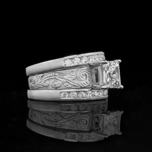 Bague de fiançailles en or blanc pour femme F1310, diamant taille princesse, couleur G naturelle, avec diamants latéraux - Product Image 4