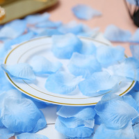 Pétales de rose artificiels rouges en gros, en tissu satiné de soie, pétales décoratifs pour la décoration de lieux de mariage