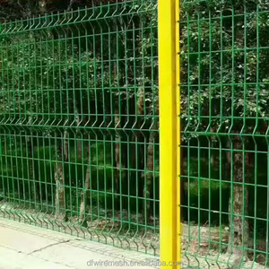 Clôture en treillis soudé galvanisé revêtu de PVC vert incurvé anti-rongeurs pour la délimitation des terres agricoles - Product Image 2