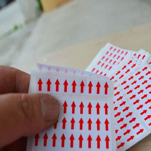 Autocollant adhésif en papier imperméable en stock usine pour réparation de vêtements, étiquette directionnelle flèche rouge pour produit défectueux, bougie - Product Image 3