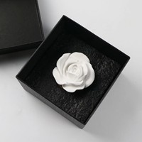 Diffuseur d'arômes en pierre parfumée à la rose avec base en bois, désodorisant de voiture, ornement créatif d'aromathérapie pour la maison