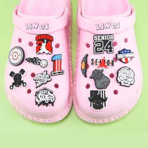 Diseño personalizado Anime dibujos animados Logo PVC goma Zueco zapato encantos para accesorios de decoración - Product Image 5