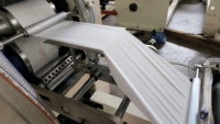 1/8 Machine de fabrication de papier Airlaid pliante automatique pour serviettes en tissu kangourou