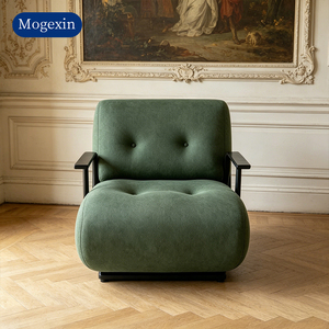 Fauteuil d'appoint moderne en tissu vert, ergonomique, rembourré, avec structure métallique pour salon - Product Image 1