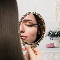 Hot Sell Gold Oval Retro Vintage Handheld Mirror Small Silver Embossed Portable Princess Makeup Compact Hand Mirrors for Women