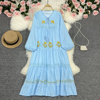 Robe élégante à broderie florale pour femmes personnalisée, ourlet ample avec manches bulles et pompon, robe mi-longue décorative à lacets, respirante