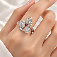 Blumenförmiger 925 Sterling Silber Ring mit Rotem Rubin, Funkelndes Pavé-Blütenblatt-Design, Eleganter Naturinspirierter Damenring