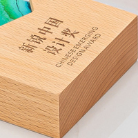 Vente en gros de plaque en verre gravé coloré avec impression couleur design créatif personnalisé trophée de cristal de bois gravure