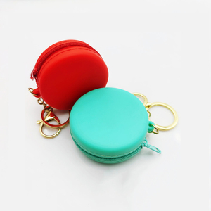 Accessoires d'extérieur pour animaux de compagnie Mini pochette en silicone à fermeture éclair pour friandises pour chiens Porte-monnaie avec <span class=keywords><strong>mousqueton</strong></span> - Product Image 4