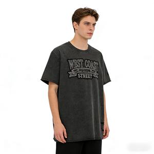 <span class=keywords><strong>T</strong></span>-<span class=keywords><strong>Shirt</strong></span> Streetwear Personalizzata Vintage Lavata Nera Oversize con Ricamo <span class=keywords><strong>Skateboard</strong></span> e Design con Fori Strappati - Product Image 3