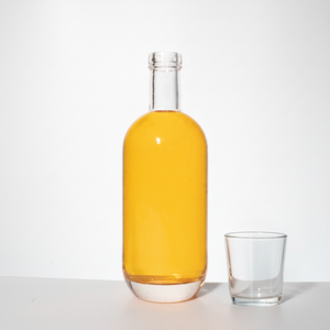 Bouteille en verre vide ronde avec <span class=keywords><strong>bouchon</strong></span> en liège <span class=keywords><strong>de</strong></span> 500 ml, 700 ml, 750 ml pour l'emballage <span class=keywords><strong>de</strong></span> la vodka, du whisky, <span class=keywords><strong>de</strong></span> la tequila, du gin, du rhum - Product Image 2