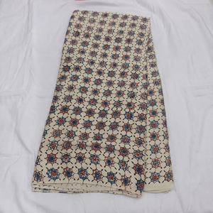 Tissu en coton pur Ajrakh imprimé à la main, motif naturel, vente en gros, imprimé Ajrakh géométrique traditionnel, tissu doux en modal pur pour femmes - Product Image 1
