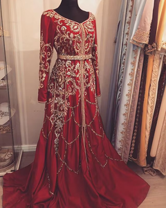 Robe de sirène de luxe de créateur avec de lourds perles de verre et des ornements en pierre, parfaite pour les mariages et les événements spéciaux - Product Image 3