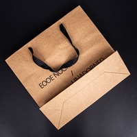 Sac fourre-tout en papier kraft biodégradable épais, sac d'emballage en papier personnalisé avec impression de marque pour les magasins de vêtements de mode