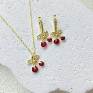 Parure de bijoux élégante en laiton et zircon, série fruits (cerise rouge, fraise), collier, boucles d'oreilles et pendentif, plaqué or 18K, pour mariage et fiançailles - Product Image 3