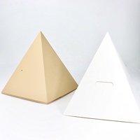 Maßgefertigte Pyramidenförmige Deckelbox aus Lebensmittelqualität-Papier für Catering-Verpackungen, Servierplatten, Brot, Desserts, Snacks und Takeaway