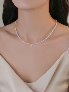 قلادة نسائية رفيعة للغاية من سبيكة اللؤلؤ الأبيض الصغير من نوع شي فاميلي بحجم 3 مم، بتصميم قلادة على شكل قلب فاخرة خفيفة، سلسلة ترقوة، رائجة لعام <span class=keywords><strong>2026</strong></span> - Product Image 4