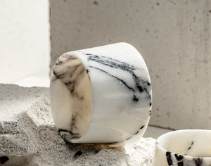 Taza de Café de Mármol Blanco Calacatta Natural Puro NANWEI, Hecha a Mano para Momentos de Bebida Elevados - Product Image 1