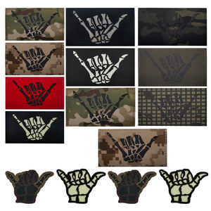 Накладки для рук с черепом, 6 дюймов - Product Image 2