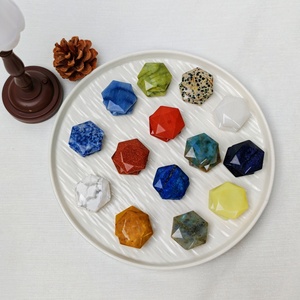 Vendita all'Ingrosso di Pietre Preziose Lucidate, Cristalli Intagliati Manualmente, Intagli di Esagrammi in <span class=keywords><strong>Diaspro</strong></span> <span class=keywords><strong>Rosso</strong></span> per Decorazione - Product Image 4