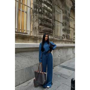 Conjunto de Traje Indigo para Mujer, Pantalones Elegantes con Top a Juego - Product Image 5