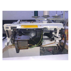 <span class=keywords><strong>Machine</strong></span> à <span class=keywords><strong>coudre</strong></span> industrielle d'occasion PAFAFF938 à grande vitesse pour point chevron 918U - Product Image 3