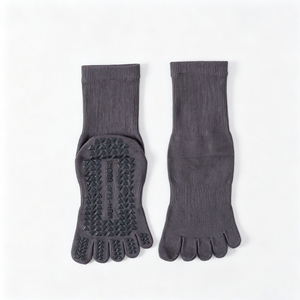 Chaussettes de yoga professionnelles 100% coton, antidérapantes, respirantes, couleur unie, mi-mollet, cinq orteils, logo personnalisable - Product Image 6