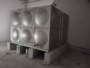 Serbatoio d'Acqua Sezionale Personalizzato in Acciaio Inox da 10000 Litri con Pompa, Marca HuiHeng - Product Image 3