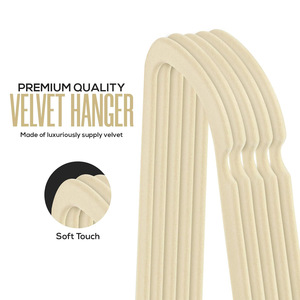 Cintre à vêtements floqué - Outil d'organisation domestique pour les vêtements. Surface en velours lisse avec propriétés antidérapantes. - Product Image 4