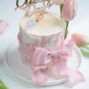 Decoraciones para pasteles con estampado retro europeo de tulipanes, volantes, cinta y adorno acrílico para el Día de la Mujer - Product Image 3