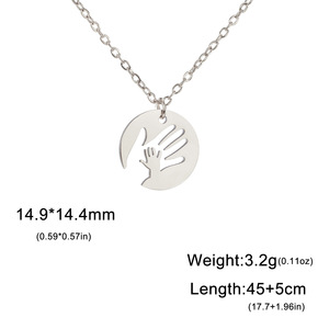 Collana con ciondolo rotonda in acciaio inossidabile personalizzata a mano in mano collana girocollo placcata in oro 18K gioielli per bambini mamma e famiglia regali - Product Image 3