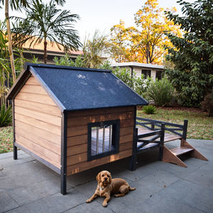 SHUNDA SDD010 Casa de perro de Villa de madera ecológica de lujo para mascotas Estilo clásico Impermeable Perrera al aire libre Diseño de piso elevado - Product Image 1