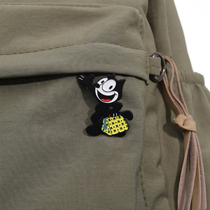 Broche en émail chat mignon, broche d'animal de dessin animé, badge de revers, accessoires de sac à dos, vêtements, bijoux amusants, cadeau en gros - Product Image 3
