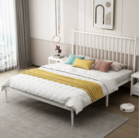 Cadre de lit en métal à lattes verticales avec tête de lit haute, lit plateforme double en fer robuste pour chambre moderne