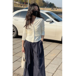 女式奶油白色 V 领褶皱针织上衣修身长袖休闲衬衫 - Product Image 2