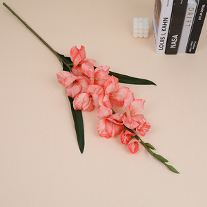 Fleur artificielle de gladiole simple et fraîche en soie pour décoration d'hôtel, d'hôtel de charme, ou d'arrière-plan de mariage, arrangement floral. - Product Image 4