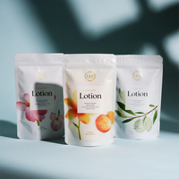Logo personnalisé imprimé feuille d'aluminium lotion crème de soin pour la peau recharge d'huile essentielle sac pochette d'emballage avec bouchon de bec de buse