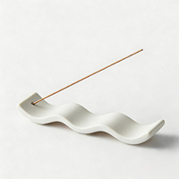Porte-encens créatif en céramique mate ondulée, brûleur d'encens moderne en forme de vague pour la décoration de table à la maison